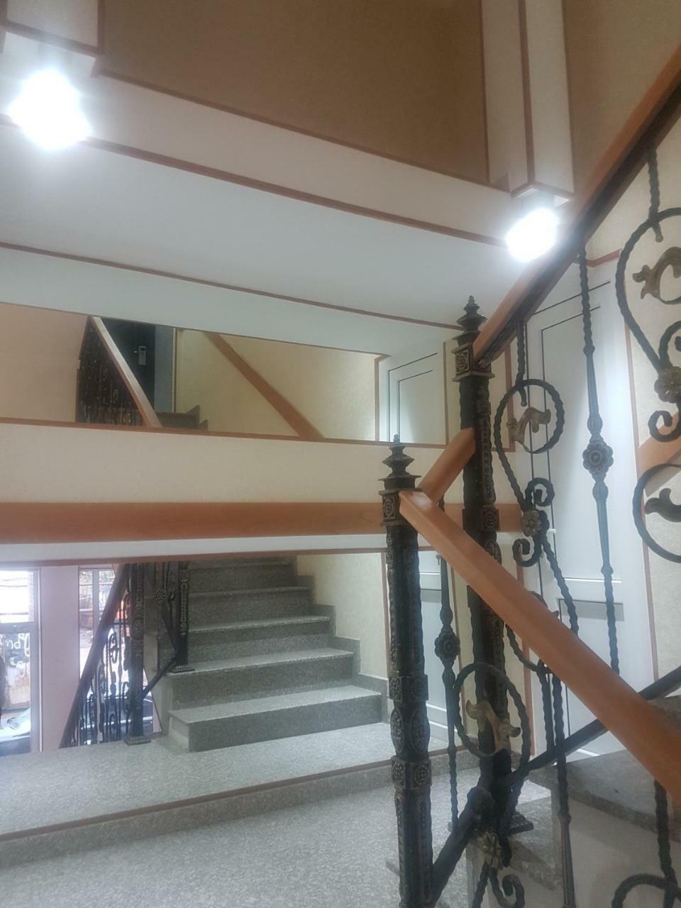 Hotel Leader Tbilissi Extérieur photo